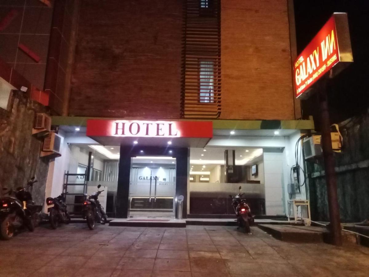 Galaxy Inn Baubau Exteriör bild