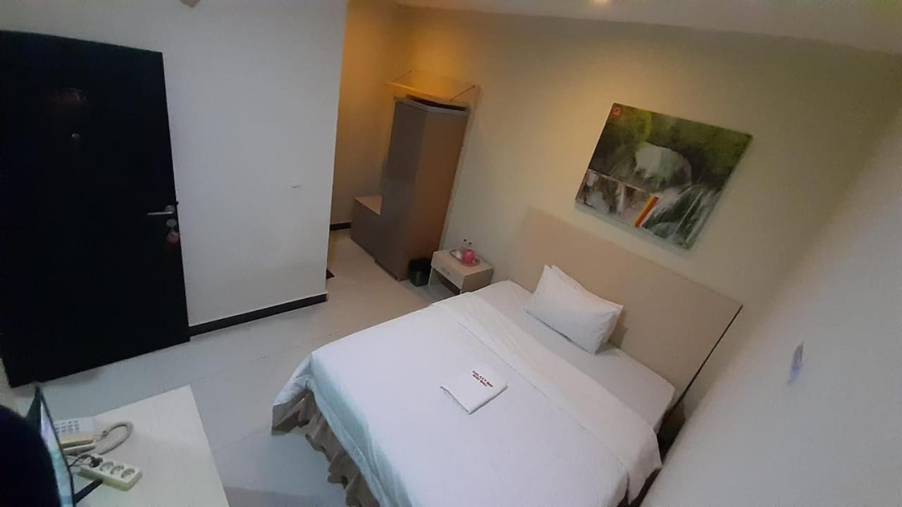 Galaxy Inn Baubau Exteriör bild